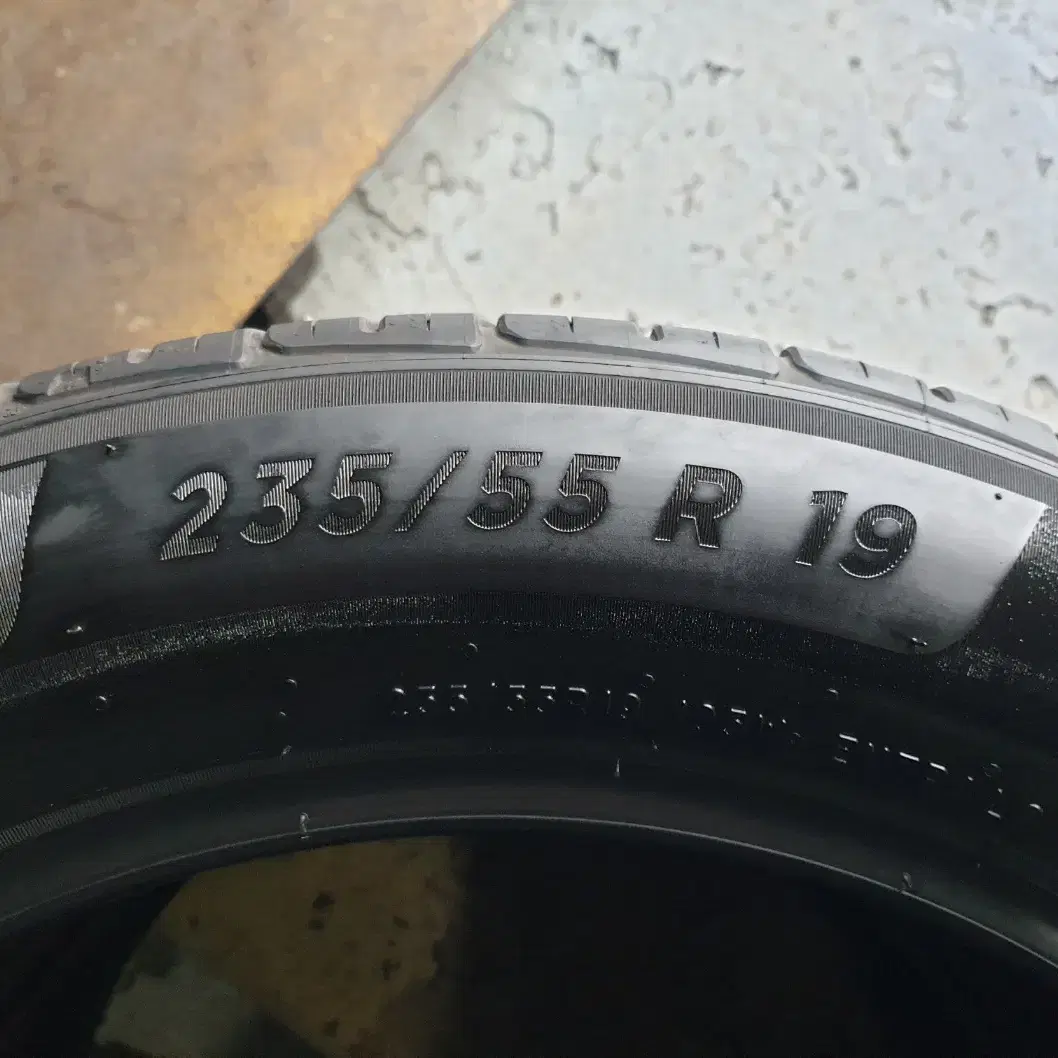 2355519 중고타이어 미쉐린 프리미어 올시즌2 235/55R19 세트