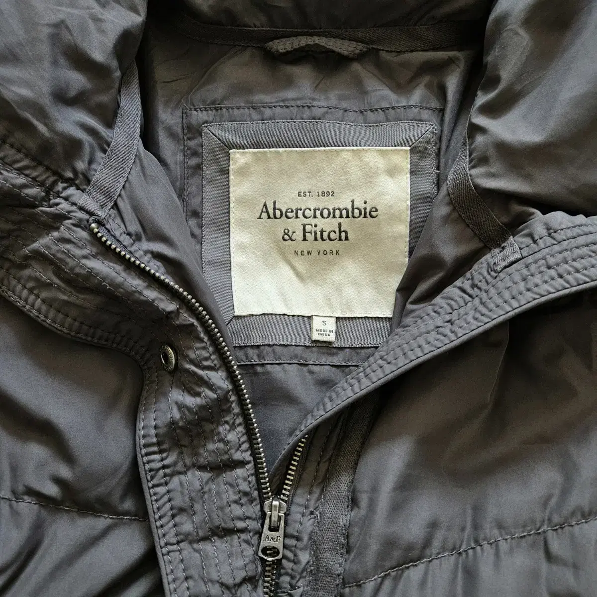 [Abercrombie] 아베크롬비 차콜 롱패딩