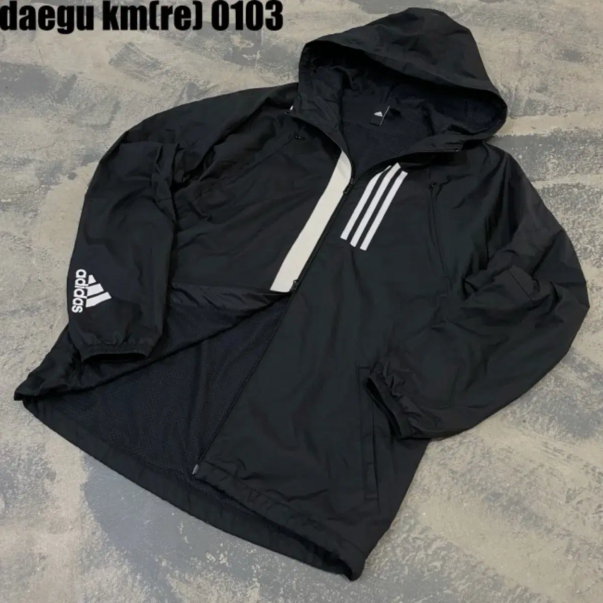 Adidas hoodie, zip-up, zip-up, outerwear (105), this is black conditionGood condition