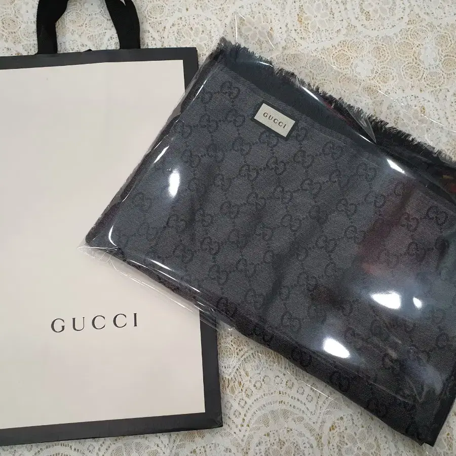 구찌GUCCI 정품 자가드 스퀘어 울 실크스카프(미착용)