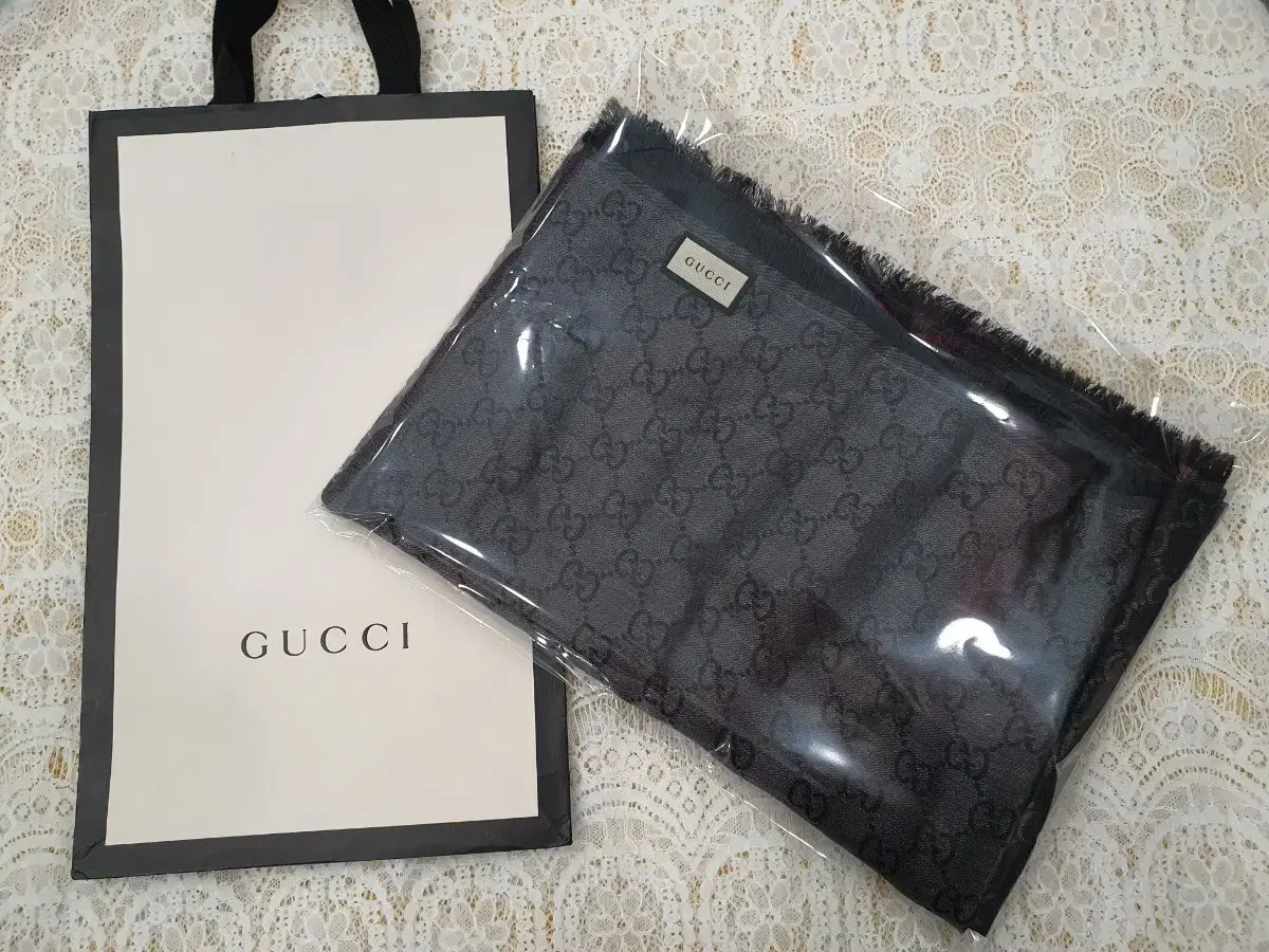 구찌GUCCI 정품 자가드 스퀘어 울 실크스카프(미착용)