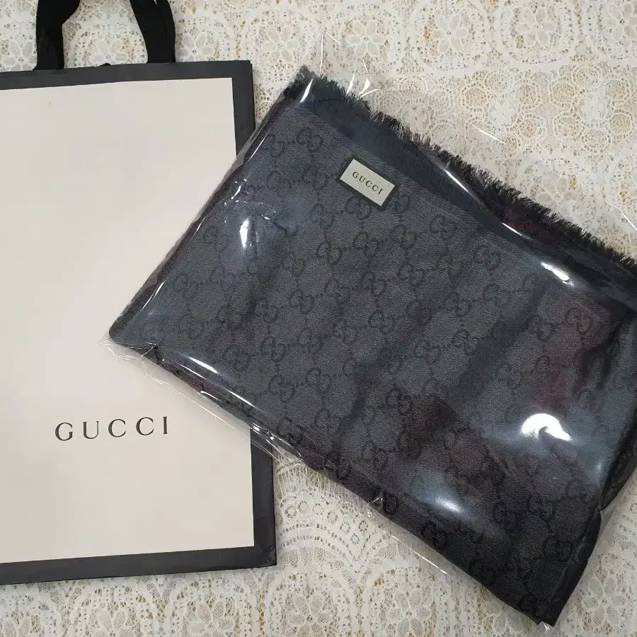 구찌GUCCI 정품 자가드 스퀘어 울 실크스카프(미착용)