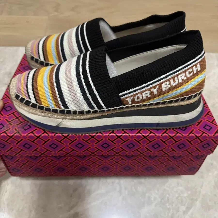 Tory Burch 토리버치 에스파듀 슬립온!!