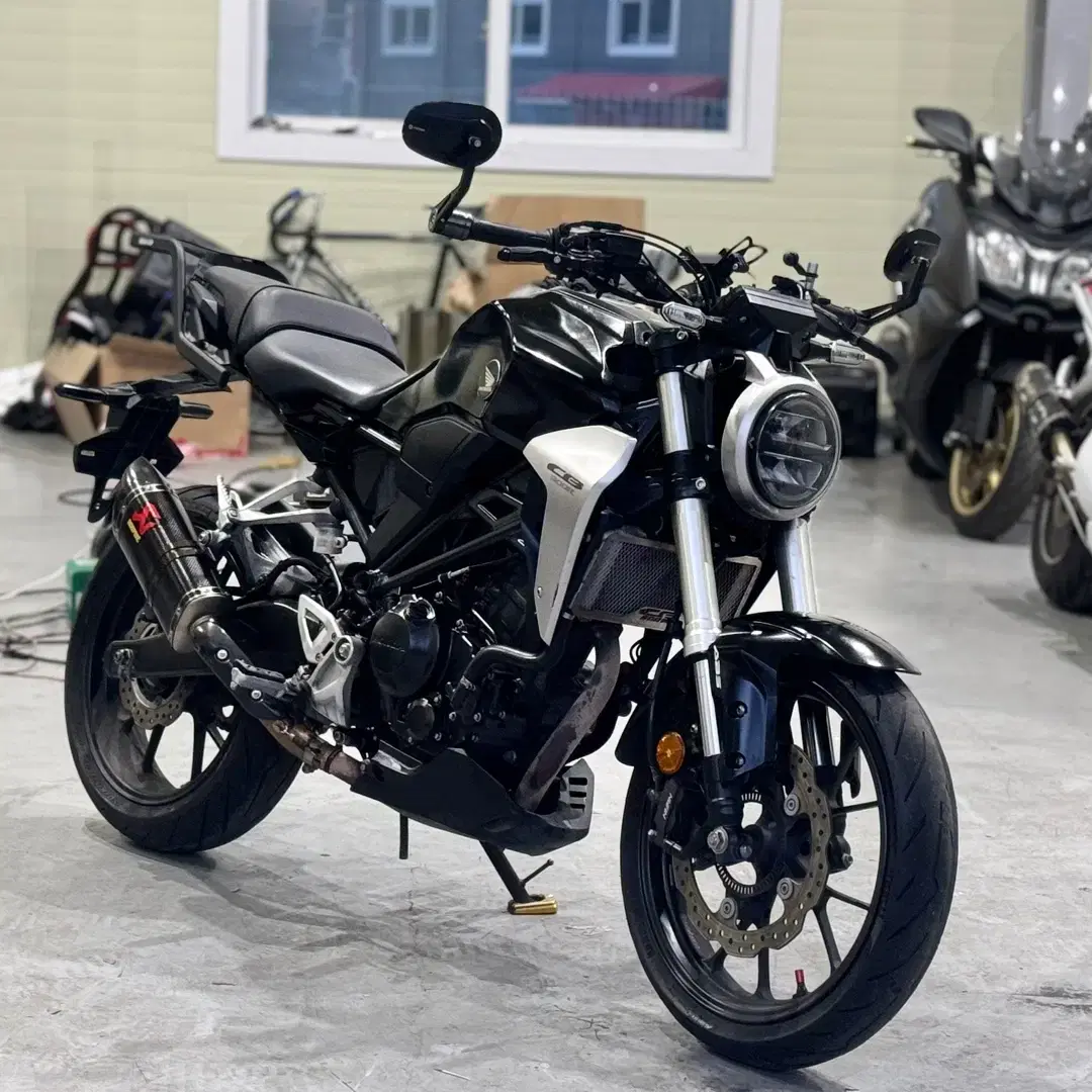 혼다 cb300r 2018년 / 아크라포빅 / 저렴히 판매합니다