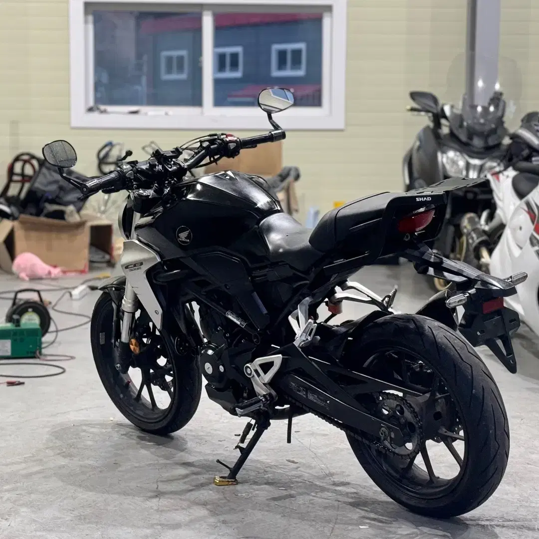 혼다 cb300r 2018년 / 아크라포빅 / 저렴히 판매합니다