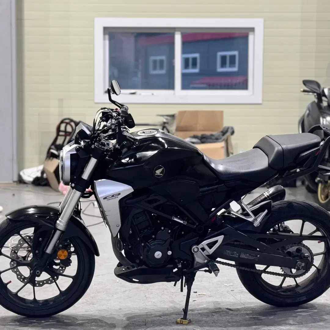 혼다 cb300r 2018년 / 아크라포빅 / 저렴히 판매합니다