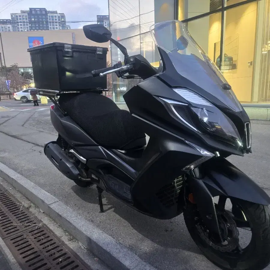 다운타운st 125cc 20년 5.6만 팝니다.