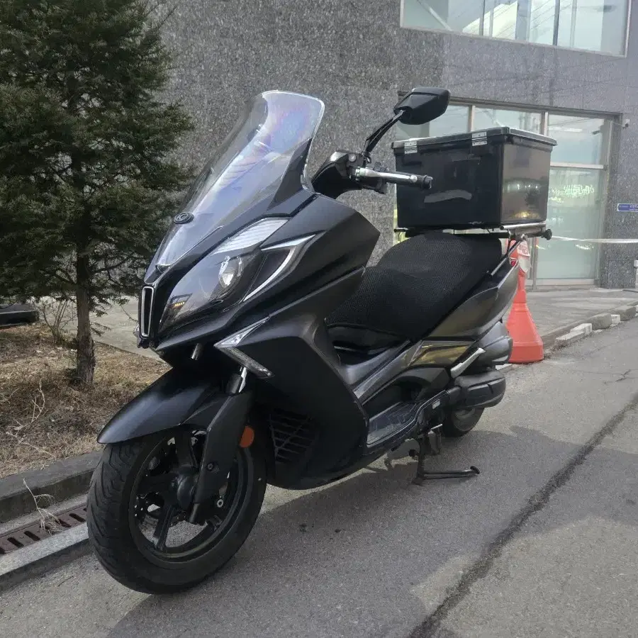 다운타운st 125cc 20년 5.6만 팝니다.