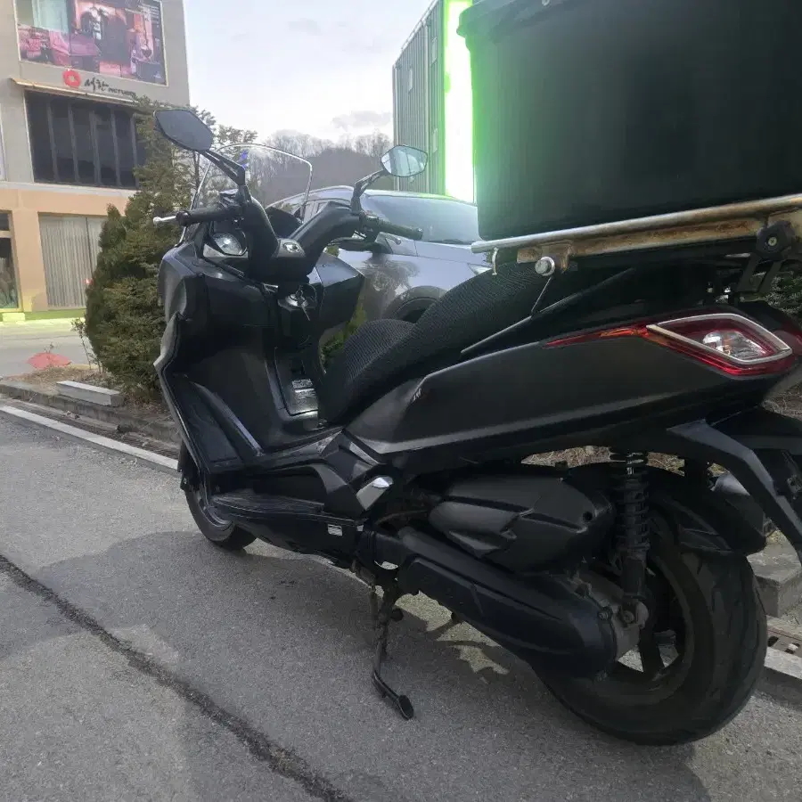 다운타운st 125cc 20년 5.6만 팝니다.