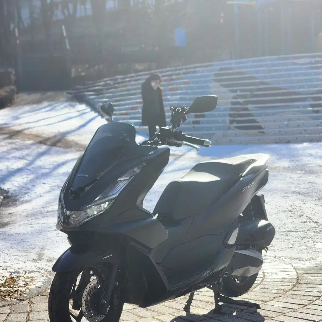 22년식 PCX125 ABS 블랙 판매합니다.