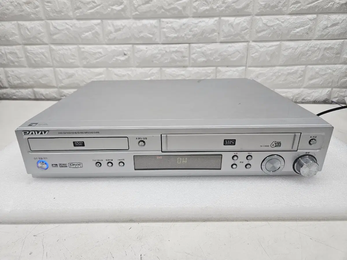 This is Samsung DVD +VTR Combo Player