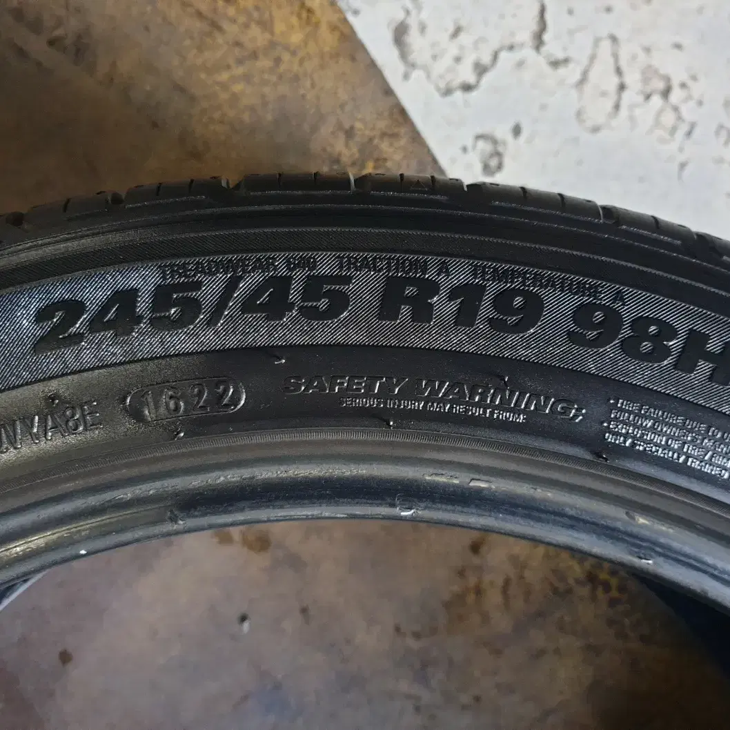 2454519 중고타이어 금호타이어 크루젠HP71 245/45R19 세트