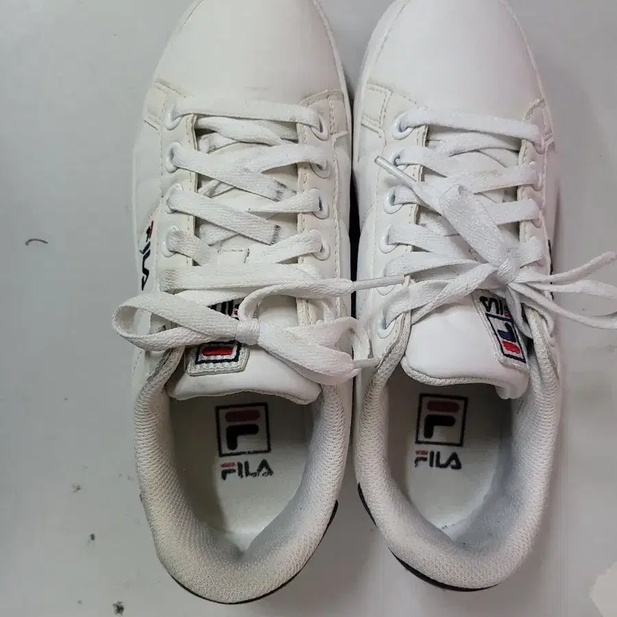 FILA 휠라  가죽 스니커즈 245mm