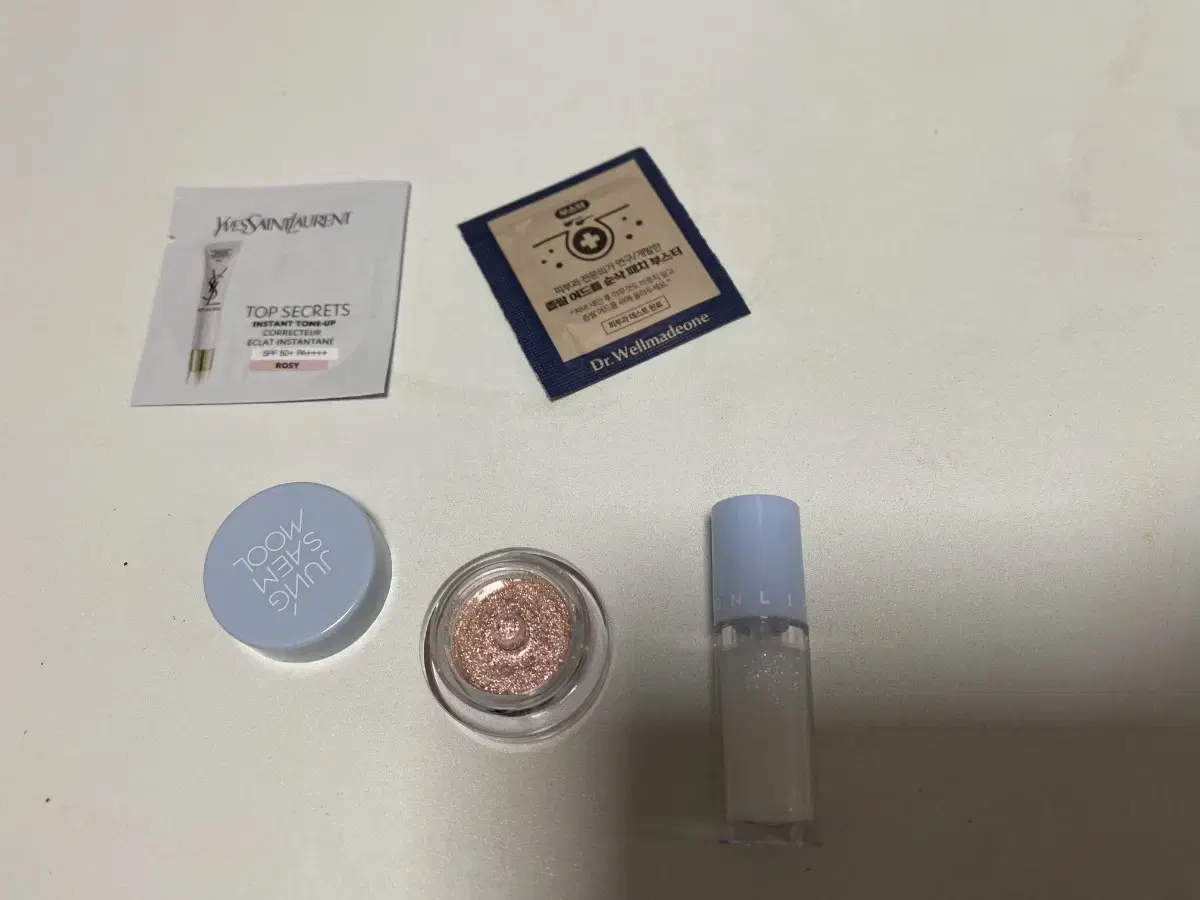 [New product swatched only] Jeongseomul Glitter Pot + two Lip Pressure Glitter Toppers.