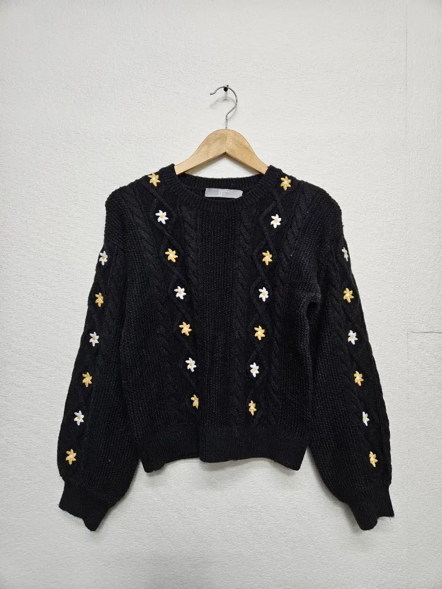 Eight Seconds Embroidered Knit S