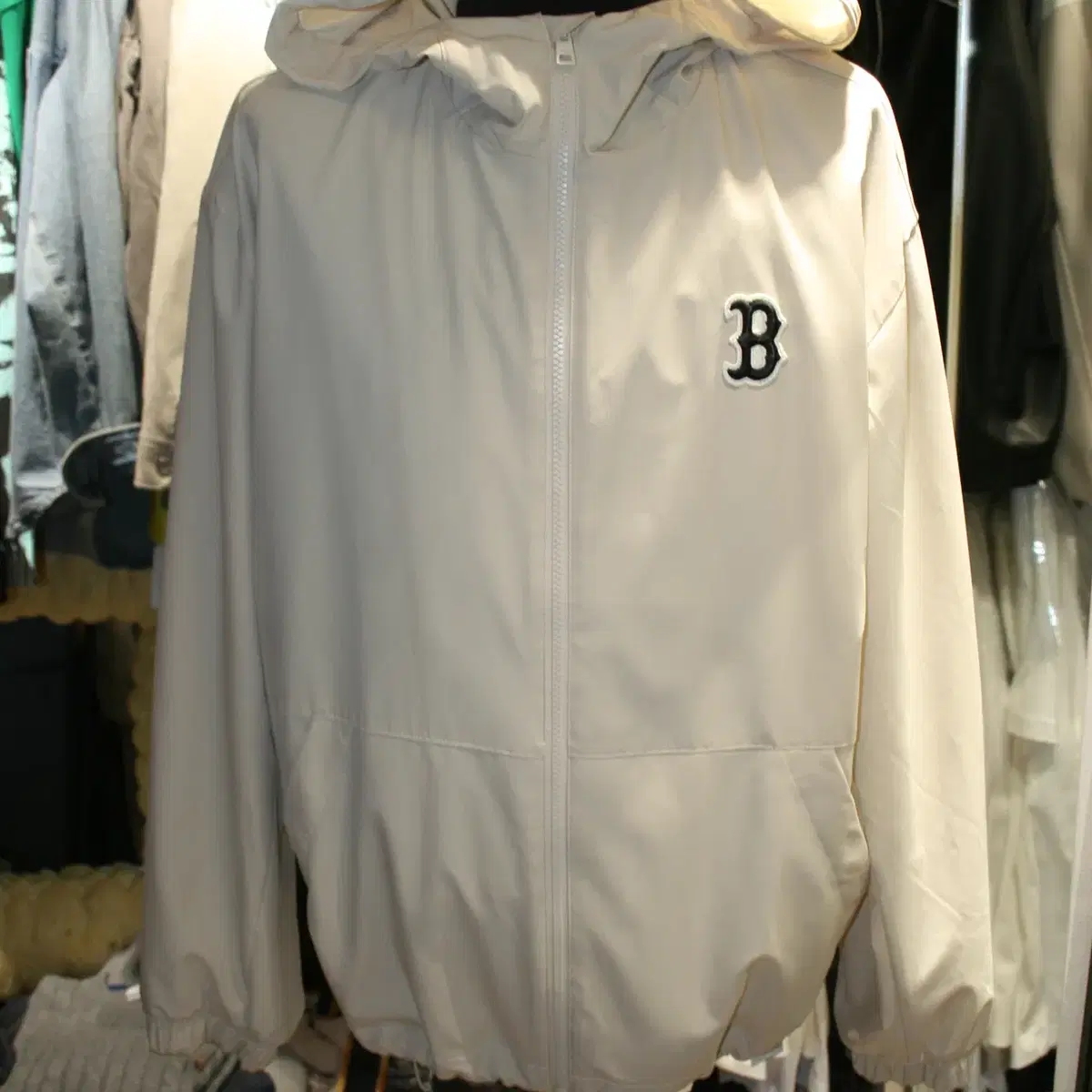 [~90% CLEARANCE] MLB 베이지 바람막이