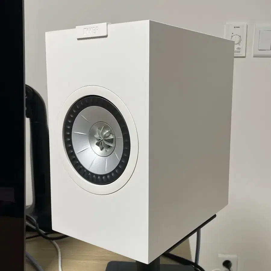 kef q1 meta