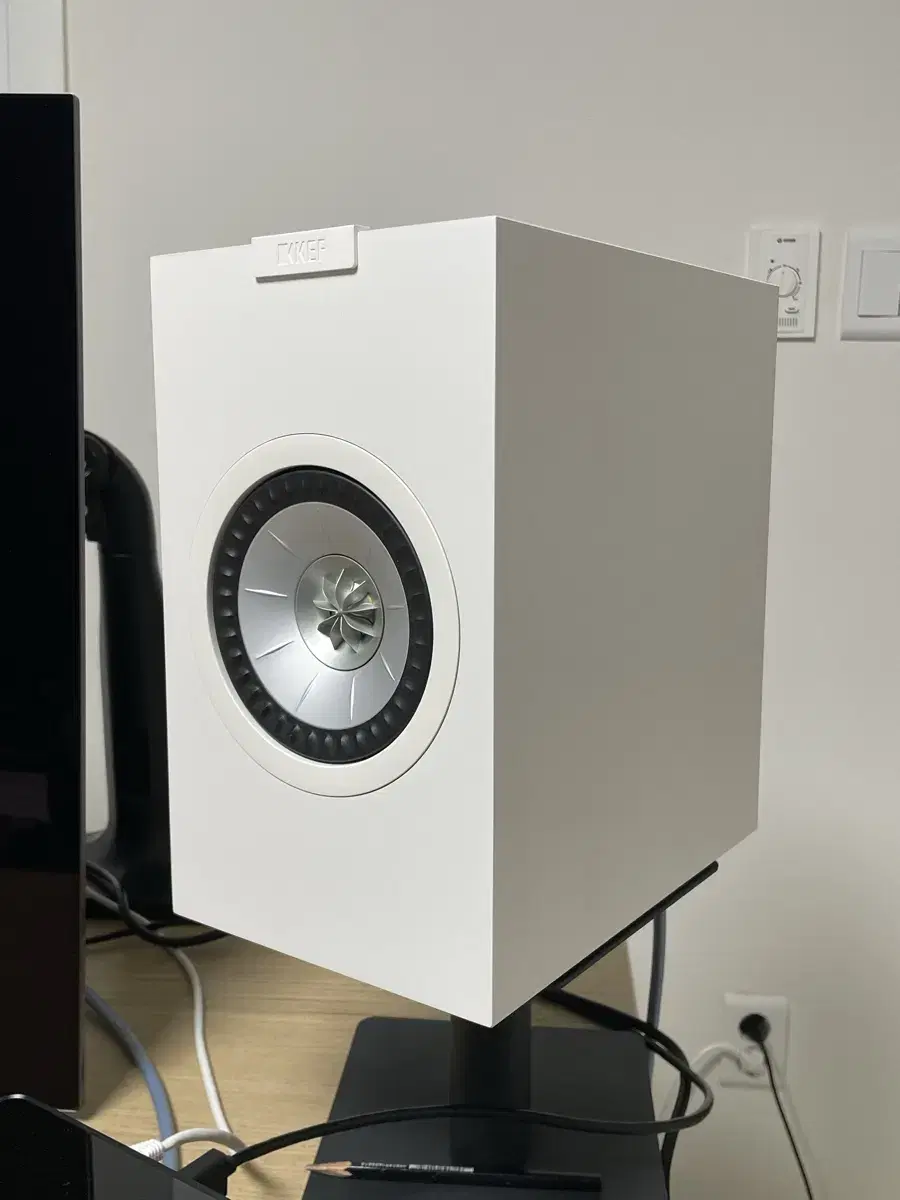 kef q1 meta