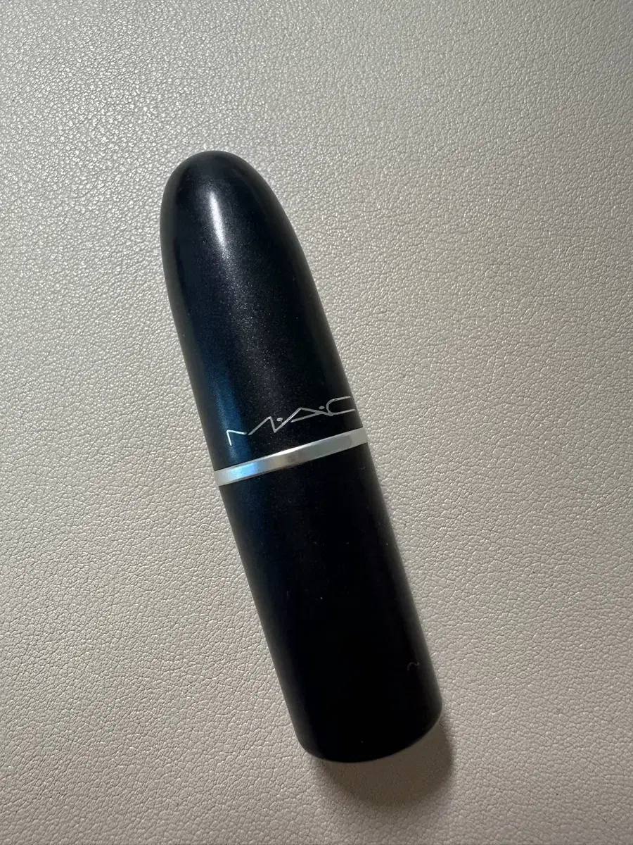 (TAKPO)MAC Lipstick Vegas Volt 120(Cost 38000 won, used less than 3 times)