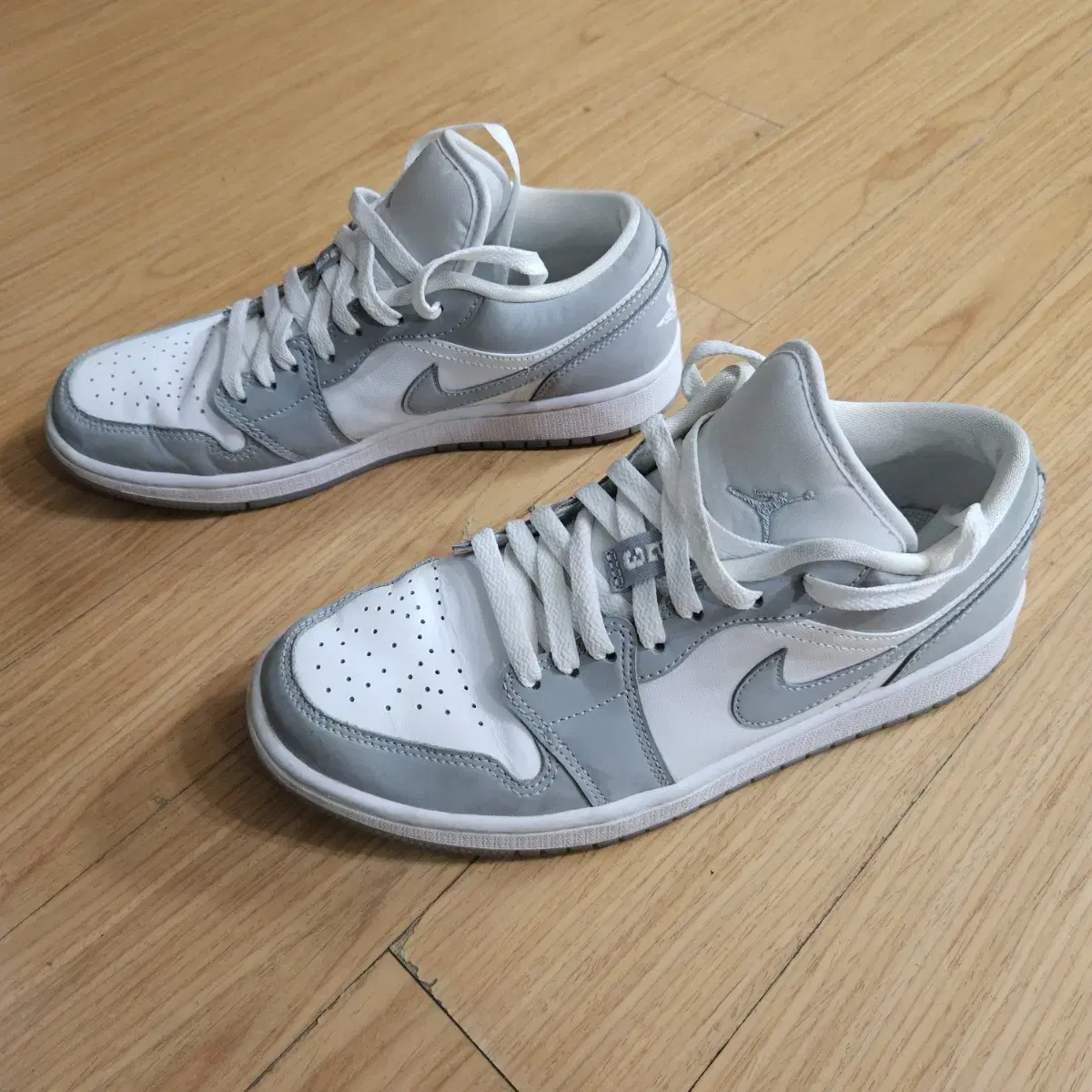 (250) Nike Women's Air Jordan 1 Low Wolf Grey DC0774-105