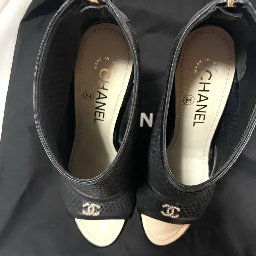 샤넬 CHANEL MESH CC PEEP TOE 앵클부츠/ 힐