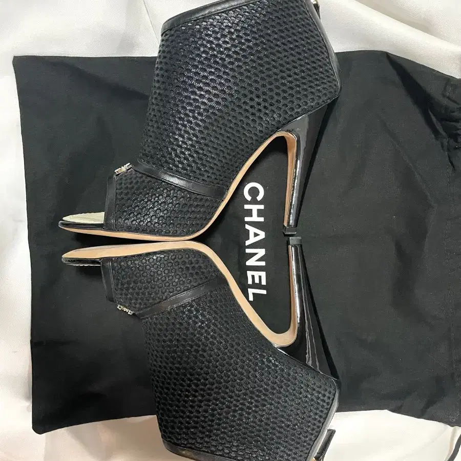 샤넬 CHANEL MESH CC PEEP TOE 앵클부츠/ 힐