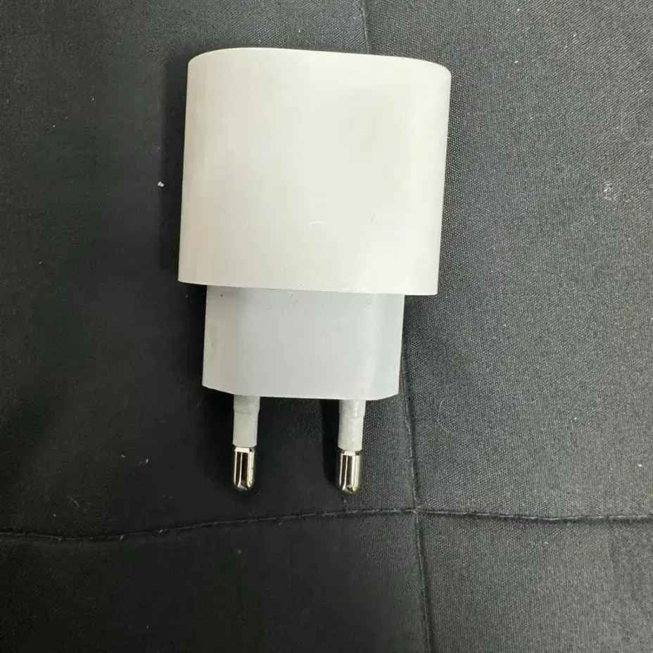 애플 20W USB-C 충전기 (a2464)