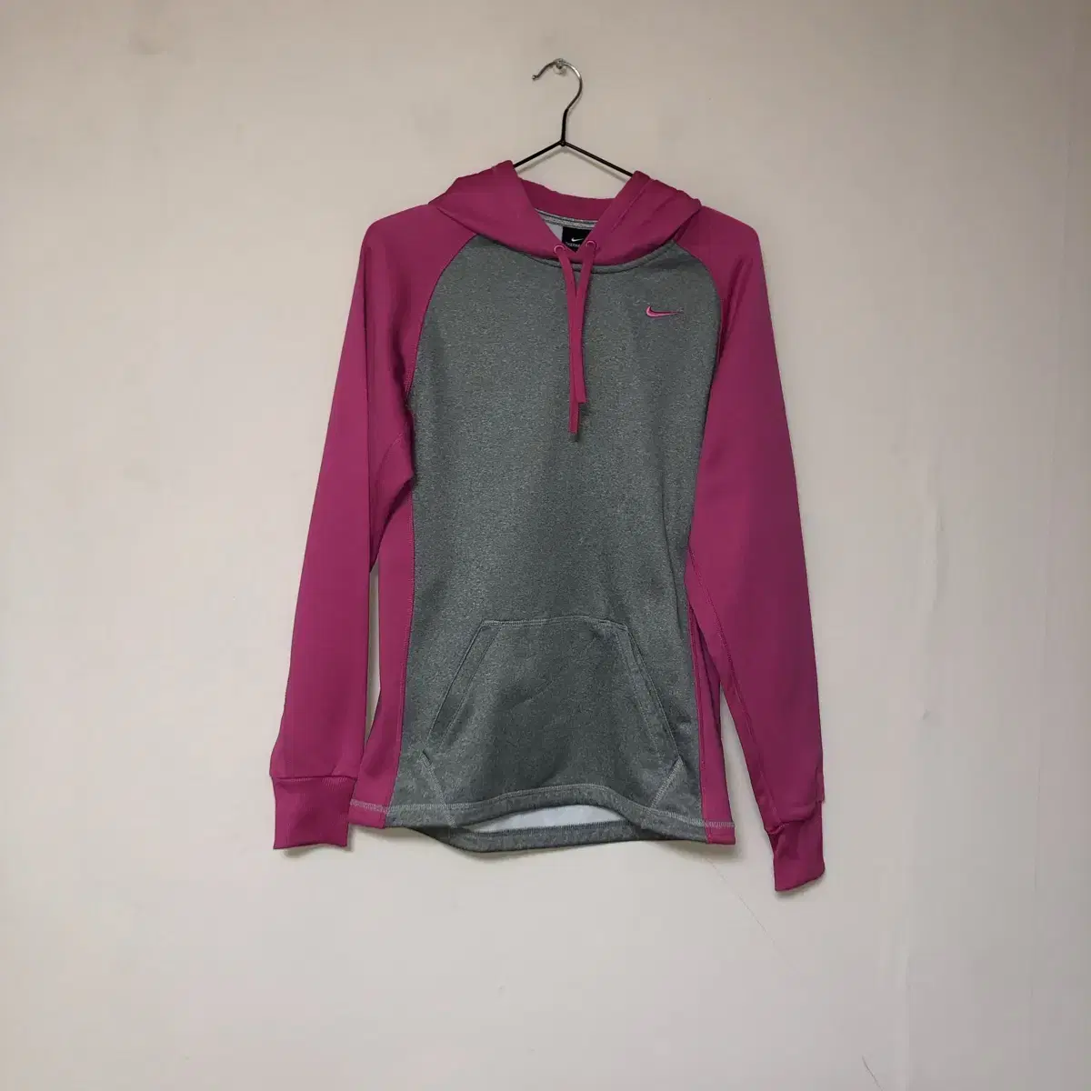 Vintage Nike pink raglan hood t