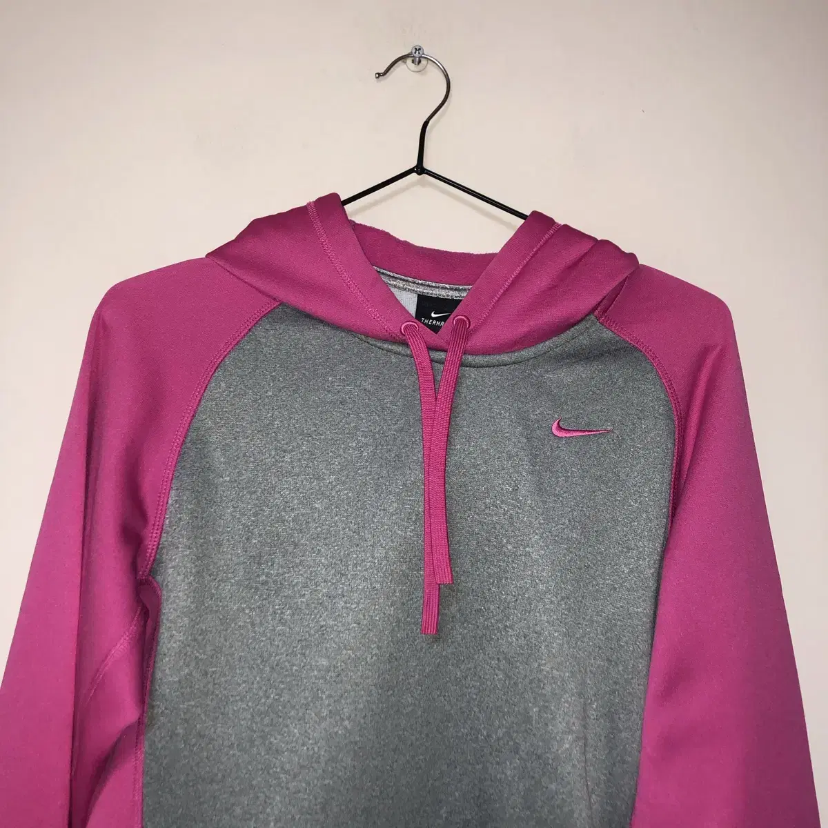 Vintage Nike pink raglan hood t