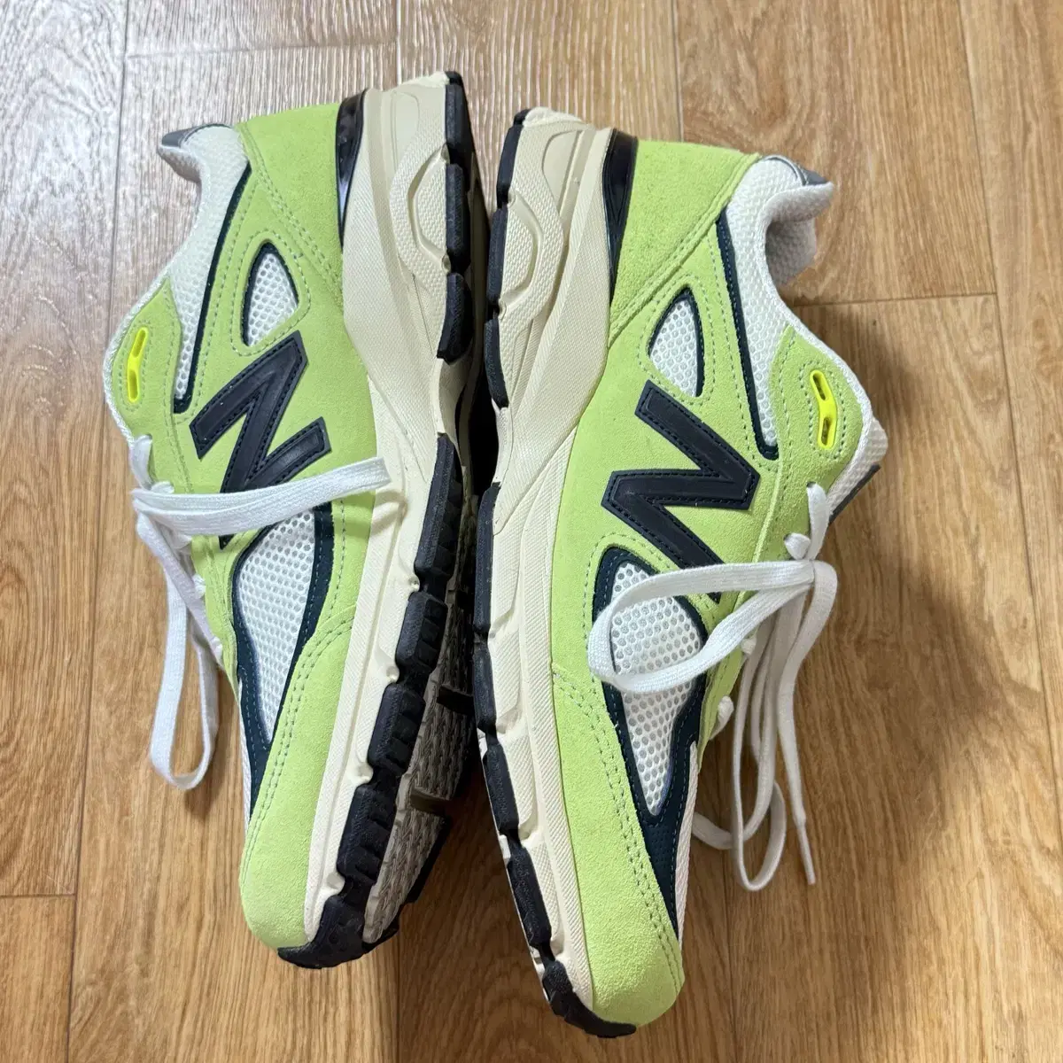 뉴발란스 990 Yellow