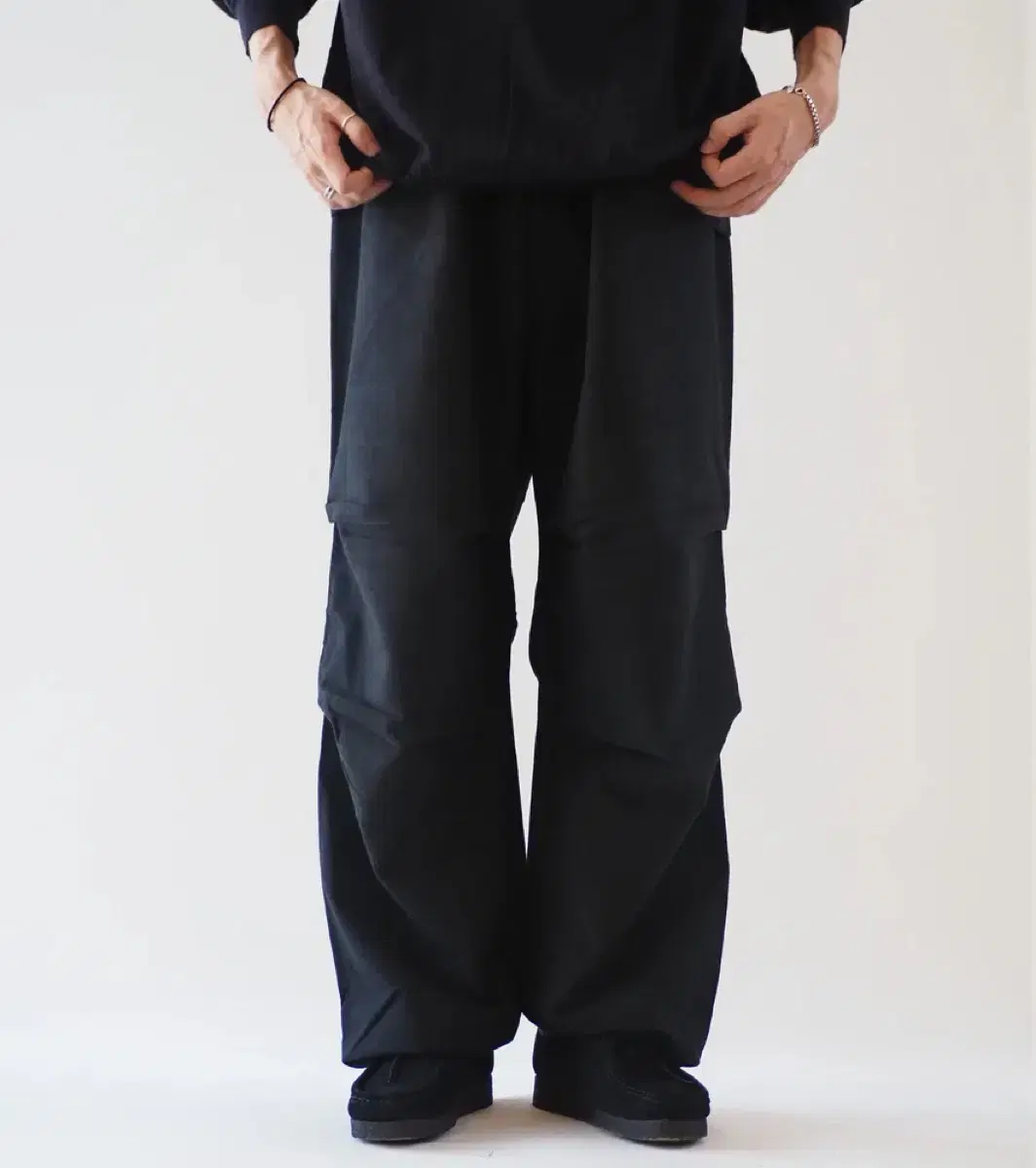 Komori 24FW moleskin knit tucked pants for sale.