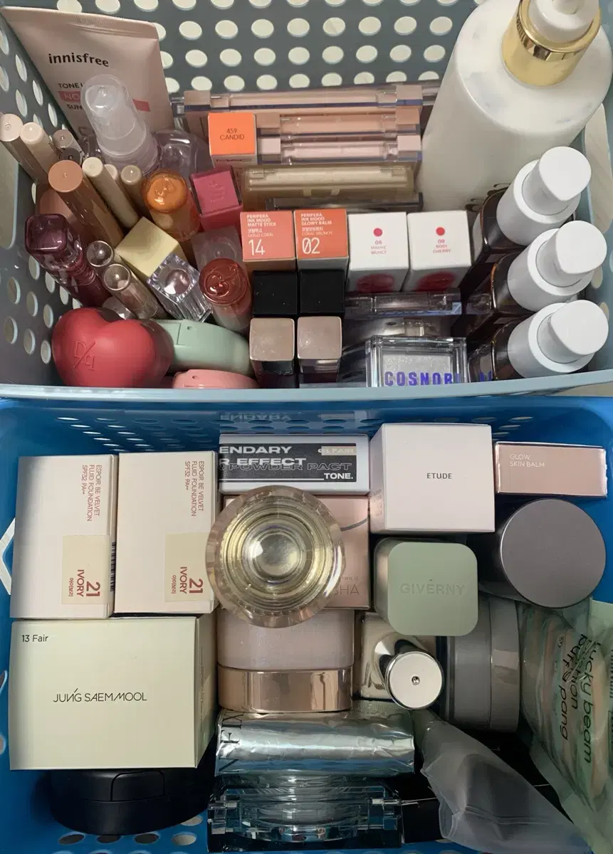 Cosmetics Hyeja Lanbak bulk wts sells