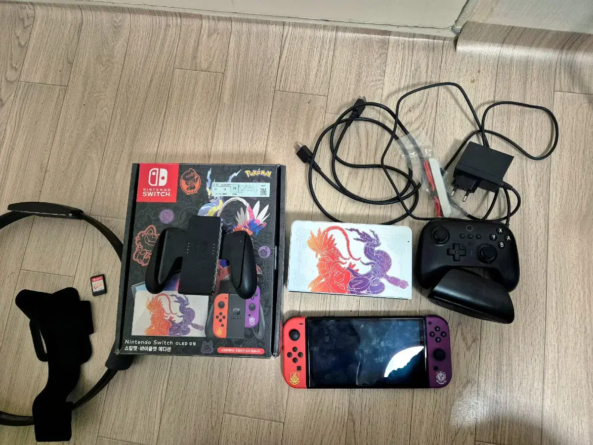 Nintendo Switch Scarlet Violet Edition (Ringfeet + 8BITDO ULTIMATE)