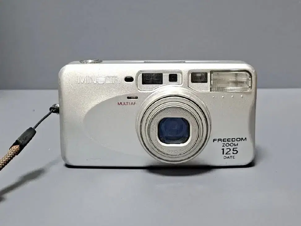 Minolta Freedom Zoom 125 DATE Film Camera