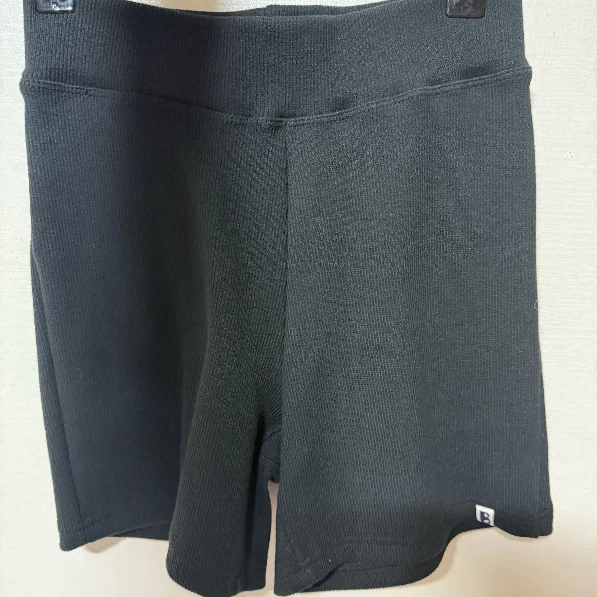 썸웨어버터 Essential rip biker shorts