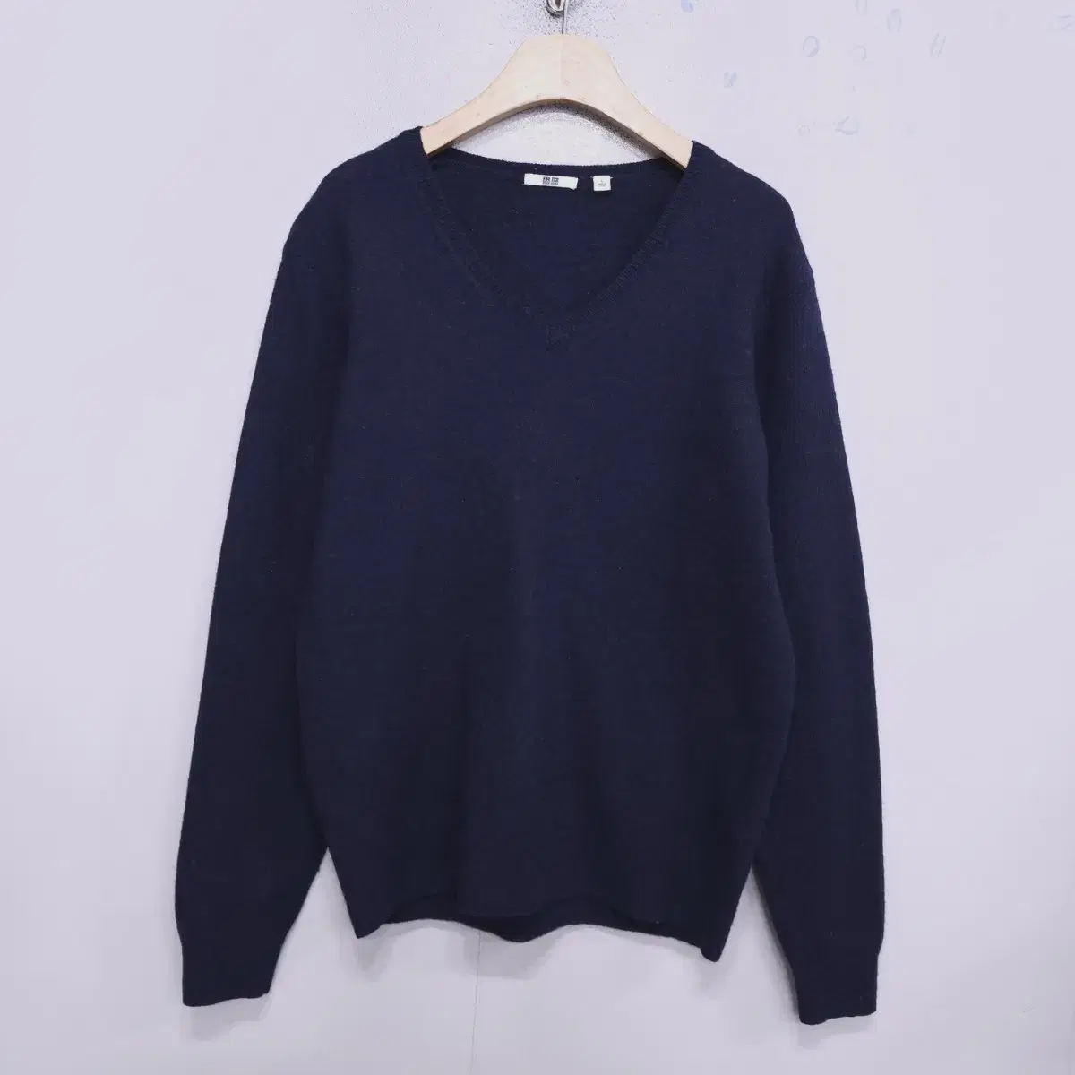 Uniqlo) Women's V-neck knit 100% wool - L