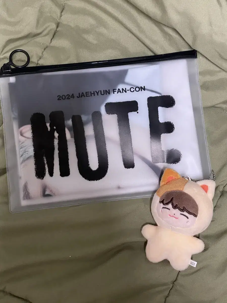 mute 슬로건, 치즈잰 정재현 굿즈