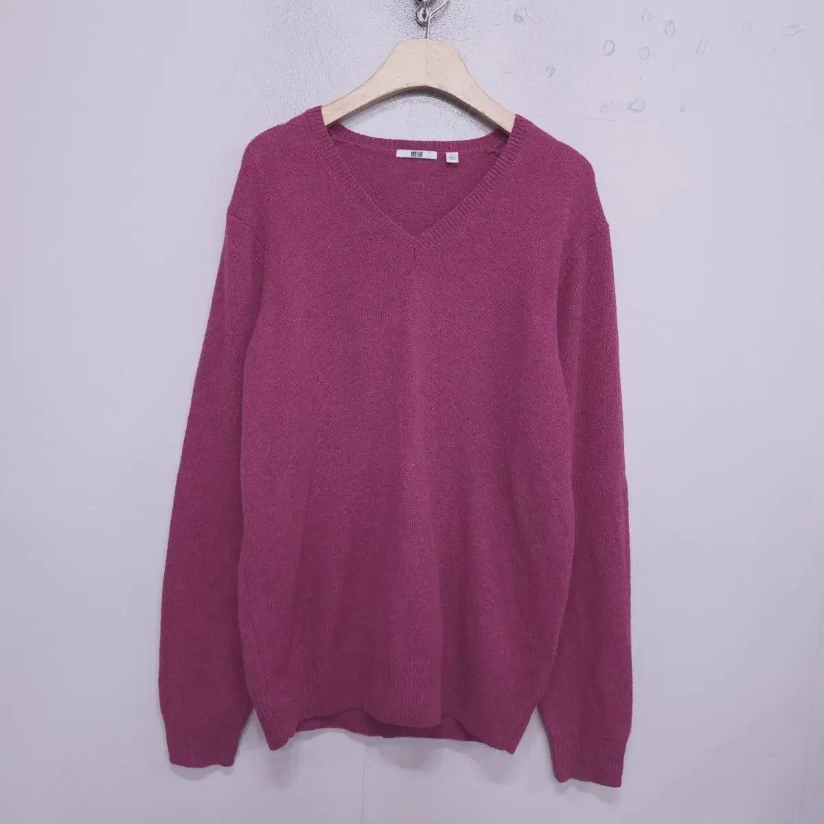 Uniqlo) Women's V-neck knit 100% wool - L