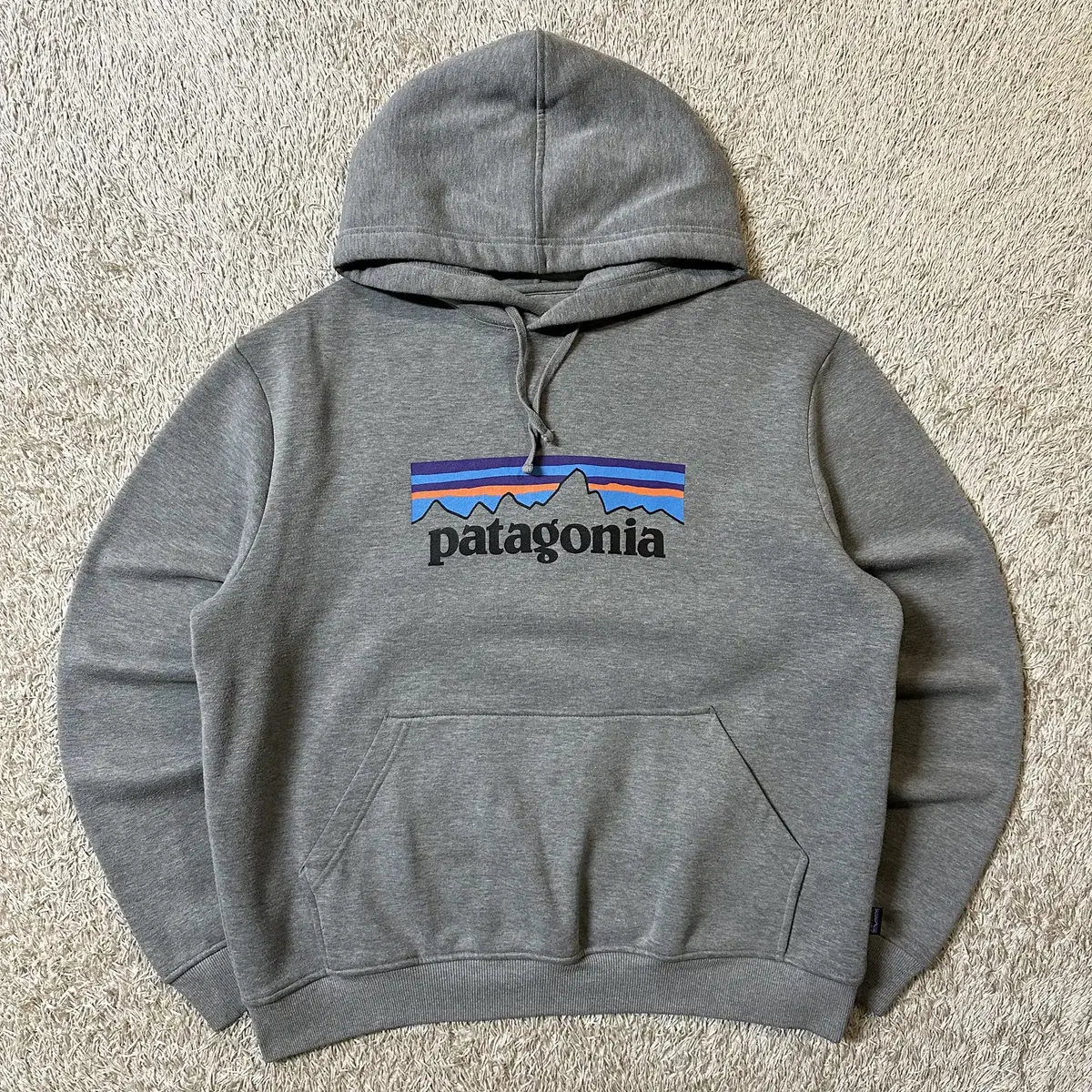 [M] 파타고니아 PATAGONIA P-6 로고 기모 후드티 그레이