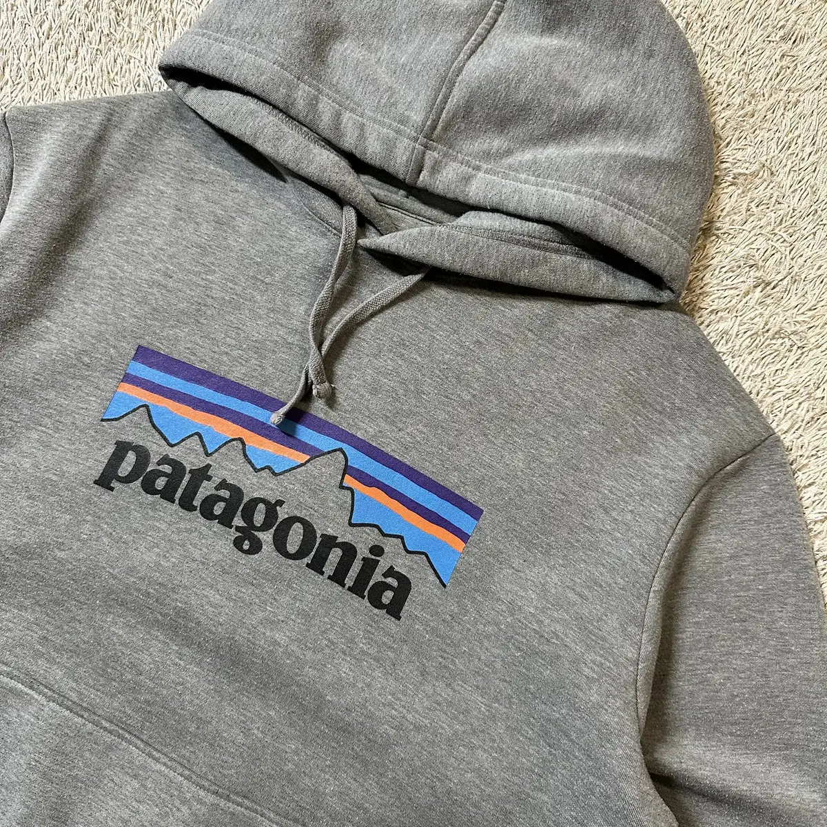 [M] 파타고니아 PATAGONIA P-6 로고 기모 후드티 그레이