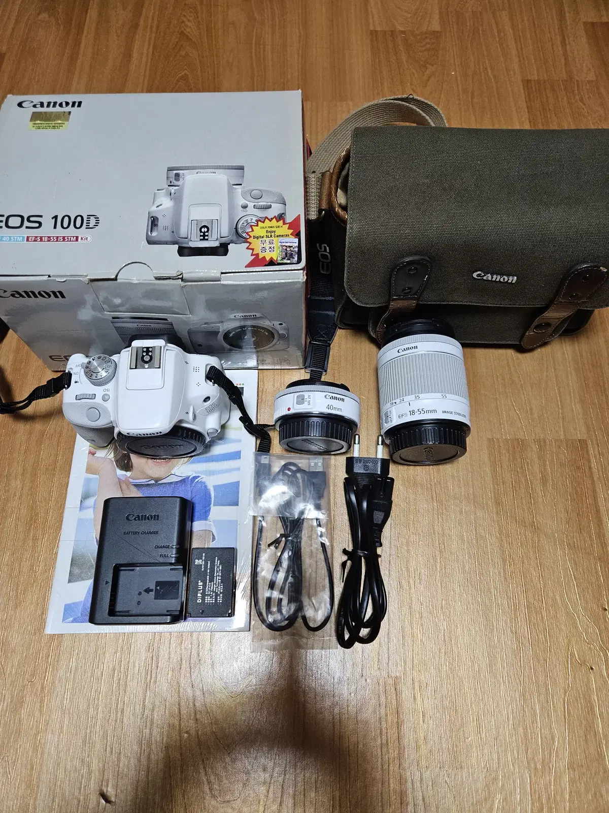 캐논 100d  번들키트 제품 +캐논40mm 단렌즈(화이트) 판매합니다