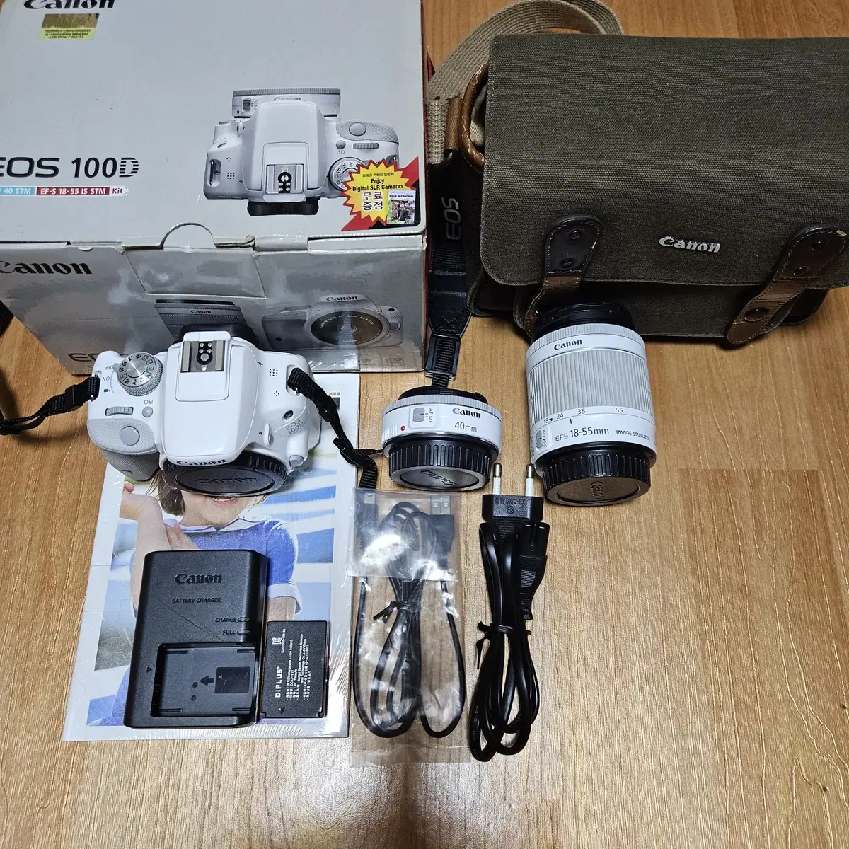 캐논 100d  번들키트 제품 +캐논40mm 단렌즈(화이트) 판매합니다