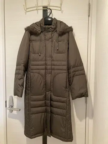 [거의 미사용] 기쉐르 레이스 후드 부착 롱 다운 재킷