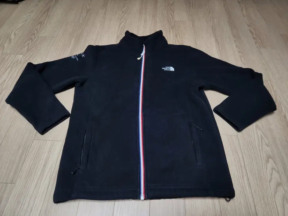 I have a size 95 Pyeongchang North Face Furis zip-up jacket for sale.