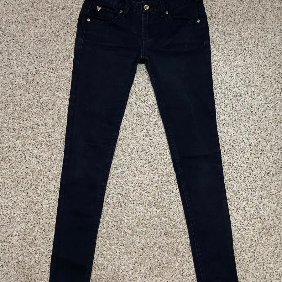 Guess denim jeans with gold logo 26 스키니진