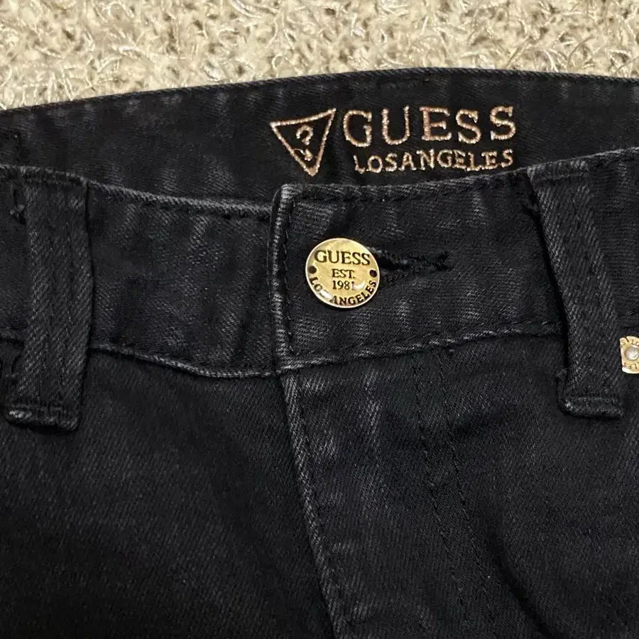 Guess denim jeans with gold logo 26 스키니진