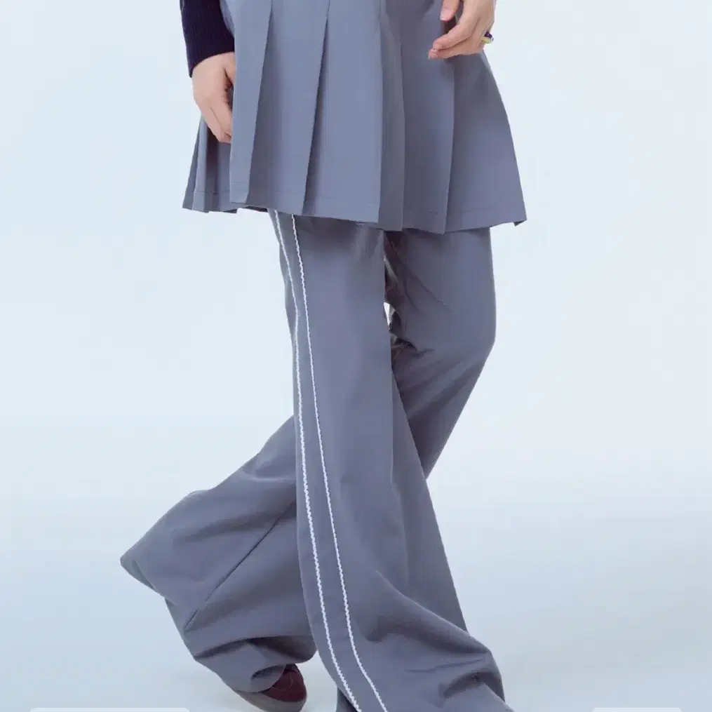 새상품) 러브이즈트루 PLEATED SKIRT PANTS 레이어드 스커트