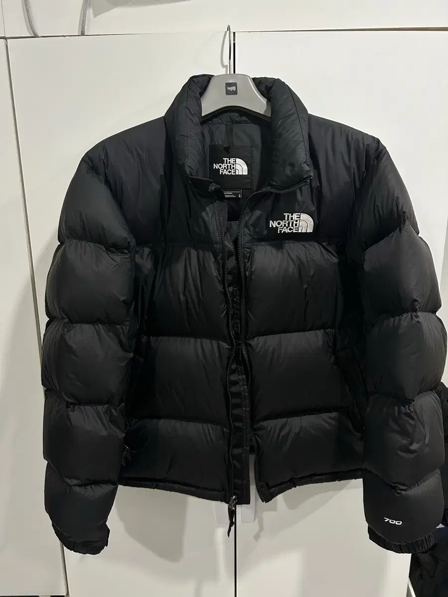 [L]The North Face Knopsie Overseas Edition 700 Black sells.