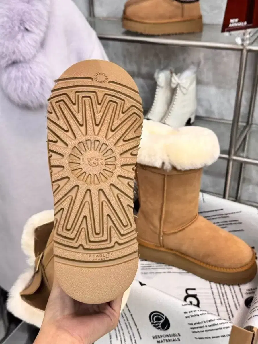 UGG Snowshoe BootsCowhide is waterproof