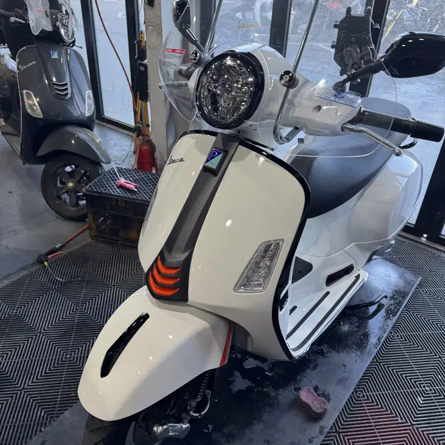 베스파gts hpe 125cc 24년식 (sss)